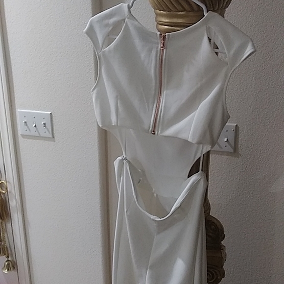 Fashion Nova Cream Jumpsuit, Size L, stretchable fabric - Picture 4 of 4